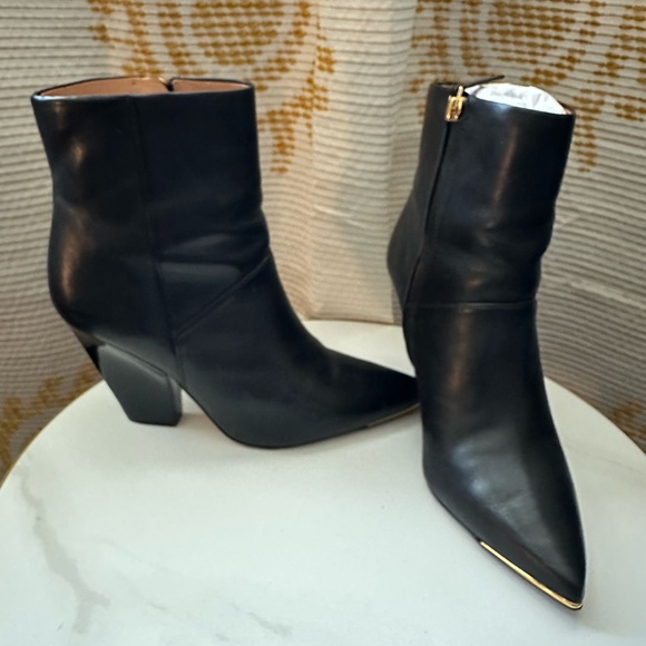 Tory Burch boots - Picture 2 of 3
